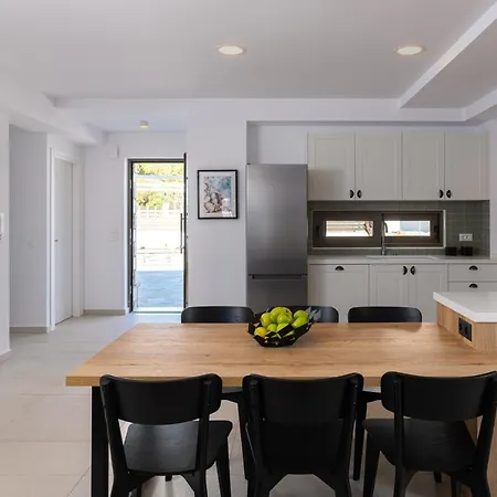 Villa Iris In Pefkos, Pine *