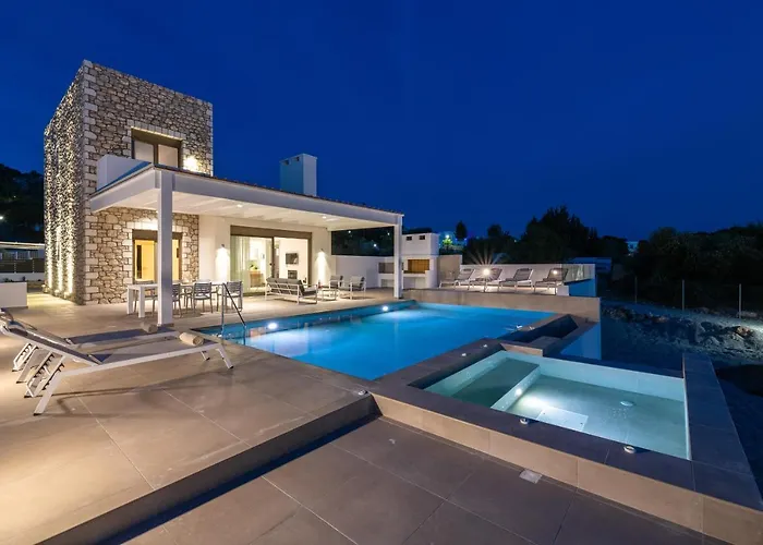 Iris In Pefkos, Pine 别墅 *